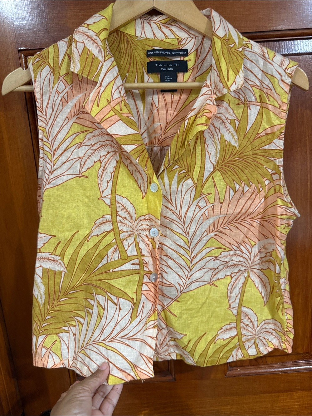 Tahari Tropical Print Sleeveless Collared Top and Pant  set Yellow & Peach - Picture 7 of 7